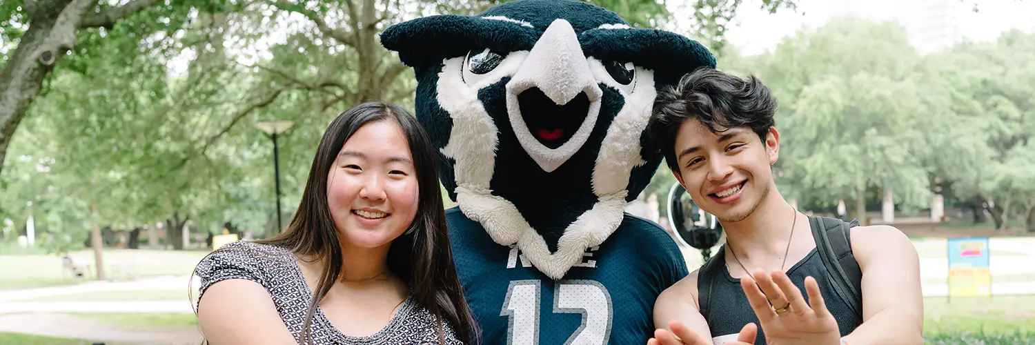 Undergraduate and Graduate Ambassadors photo with Sammy